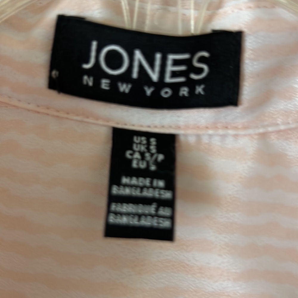 Jones New York, women’s tunic style blouse. Pink and white pinstripe. Size S - Picture 4 of 8